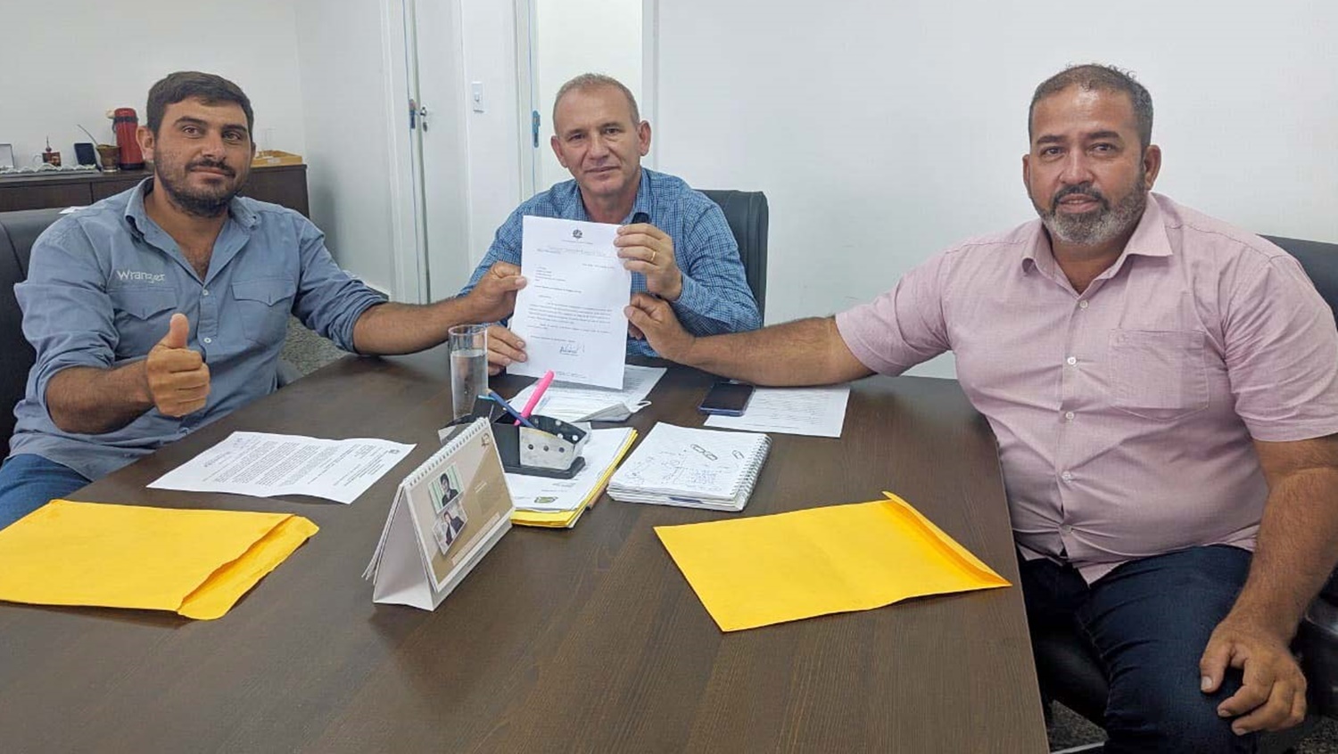 CORUMBIARA: Dep. Ezequiel Neiva garante parquinhos playgrounds e estacionamento