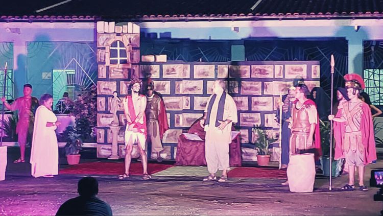 TEATRO: Comunidade Santa Beatriz apresenta espetáculo Paixão de Cristo nesta sexta e sábado