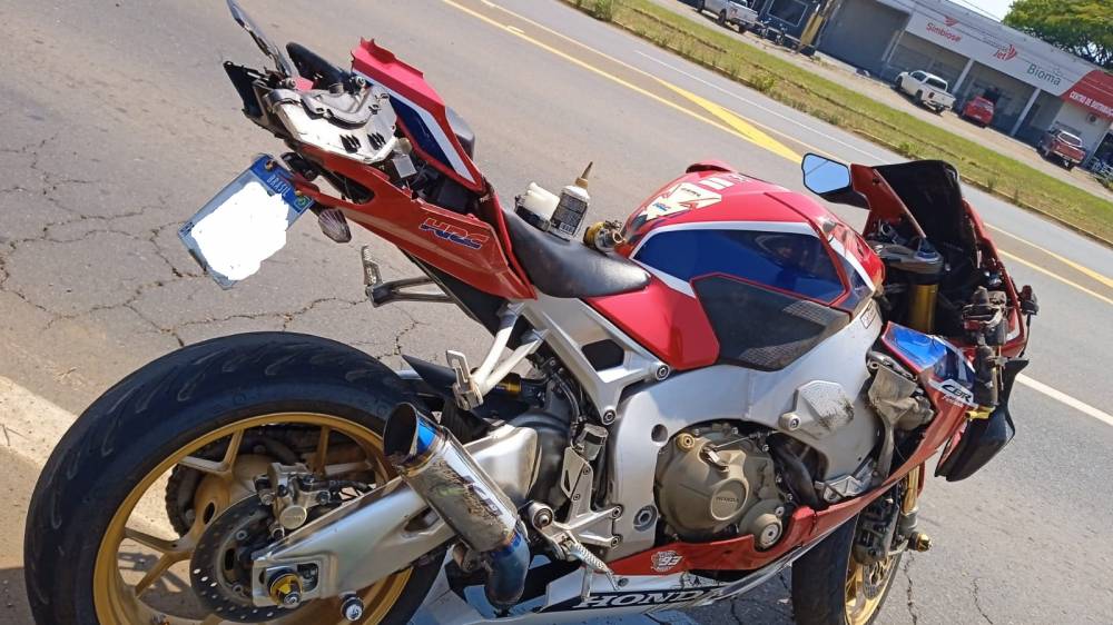 'TRANCOU': Moto de R$ 100 mil sofre pane e derruba piloto na BR-364