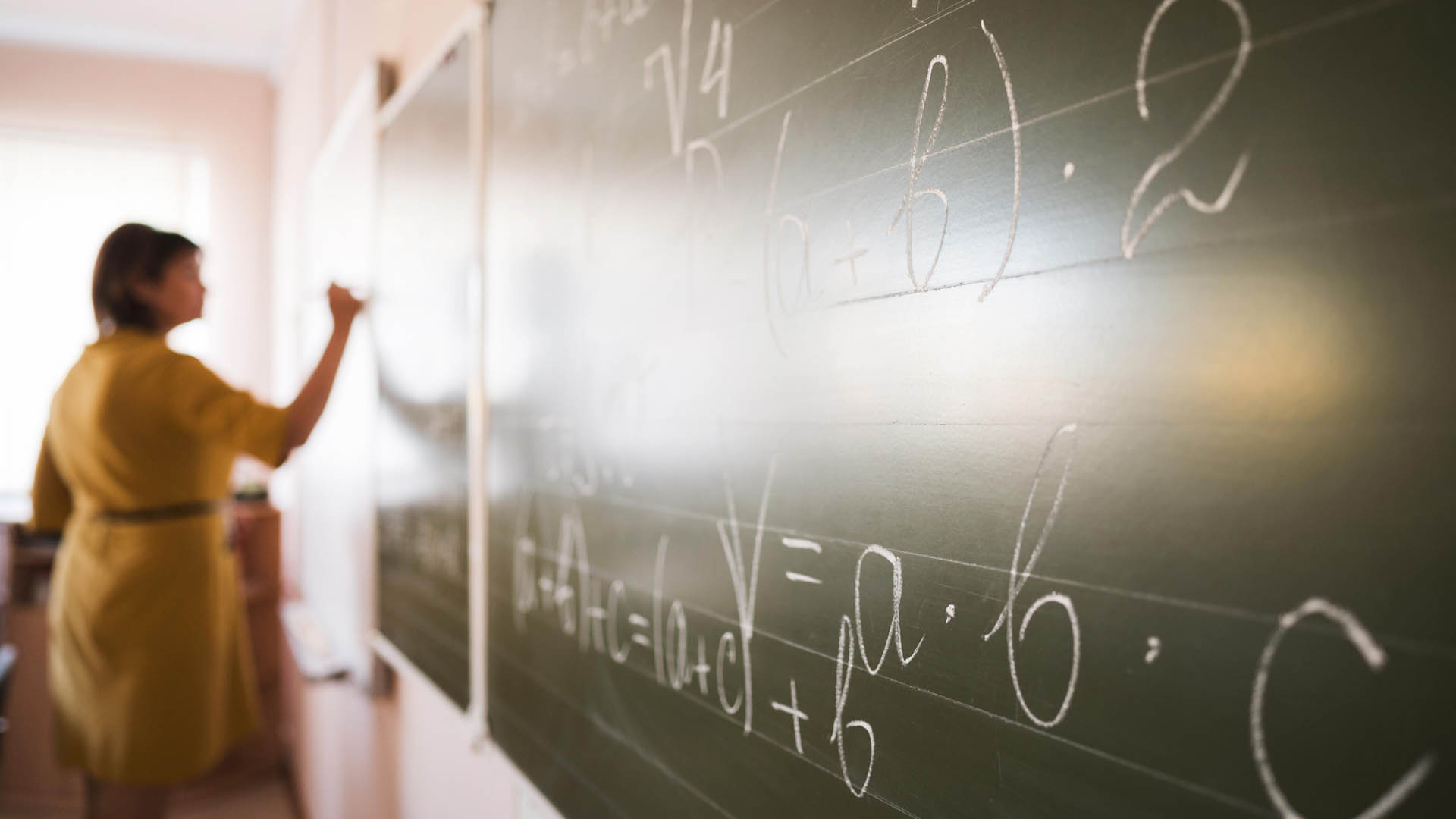 EDUCAÇÃO: Concurso Público está ofertando 2.907 vagas para professores em várias áreas