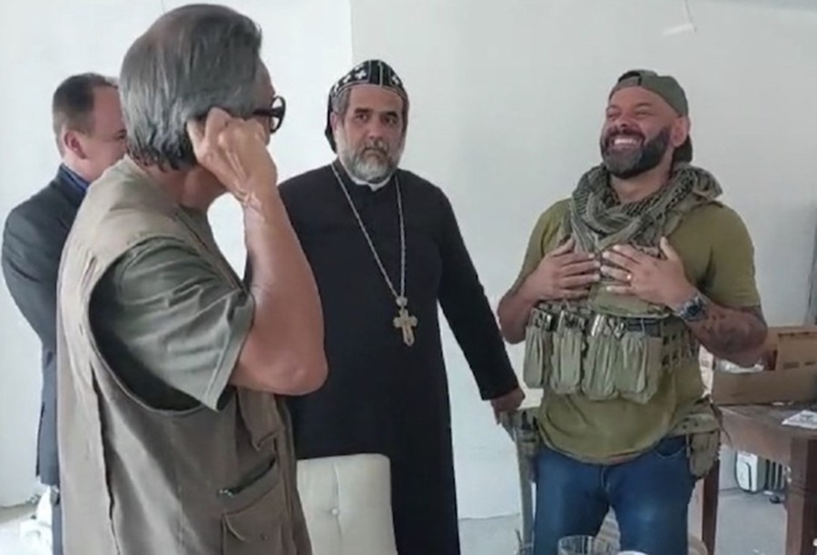 APÓS ATAQUE: Conversa amistosa entre Roberto Jefferson e policial causa revolta na web