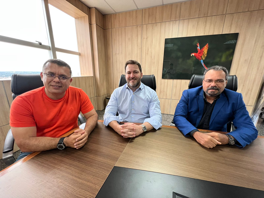 NOVA MAMORÉ: Alex Redano recebe pedido de prefeito para desmembrar área da Vila da Penha