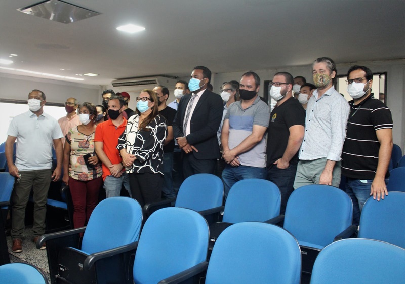 VEREADORA: Ellis Regina parabeniza servidores de TI do Município 