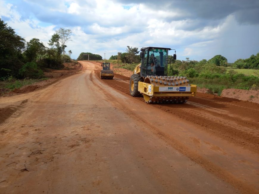 ASFALTO: Obras continuam avançando na RO 135 em Alta Floresta d'Oeste