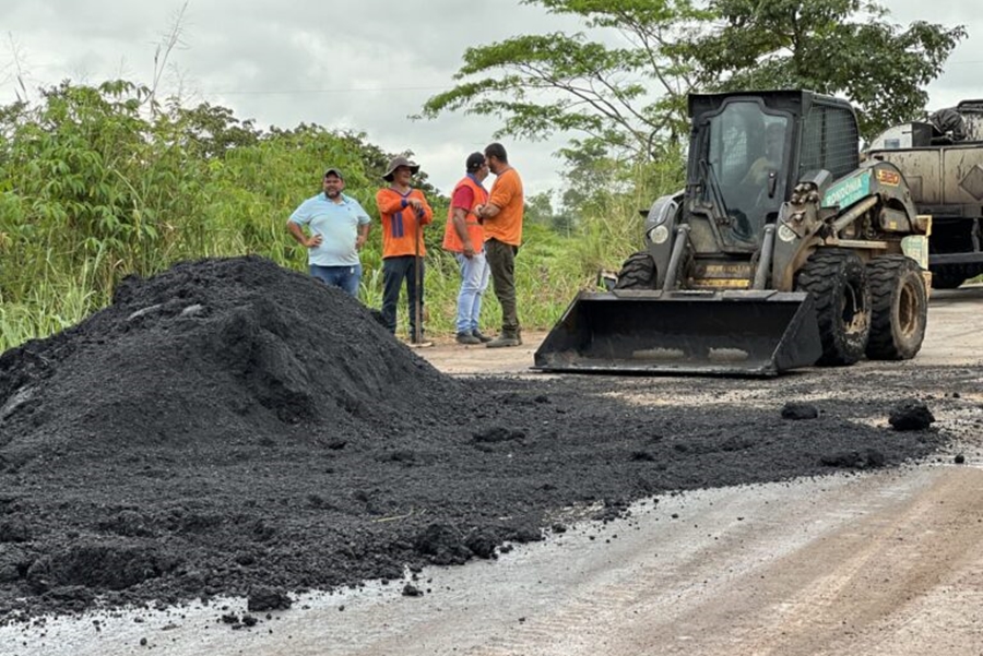 INFRAESTRUTURA: Serviços de recuperação asfáltica são executados na Rodovia-470