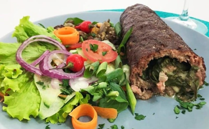 ALMOÇO: Receita de rocambole de carne com espinafre e queijo