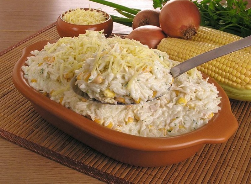 RECEITA: Aprenda a fazer arroz de forno com frango cremoso