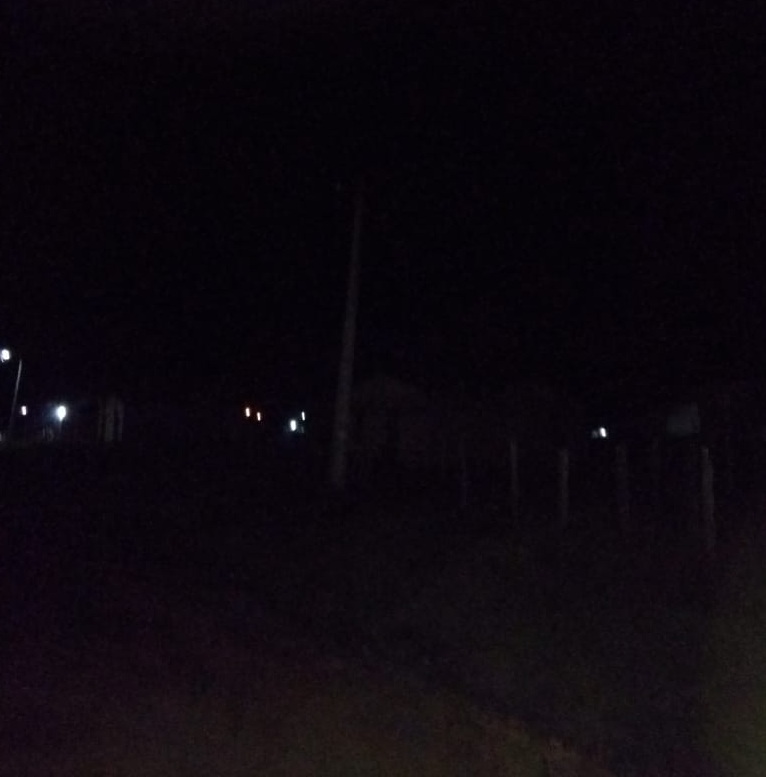 SEM LUZ: Comunidade da zona Leste perde paciência com quedas constantes de energia