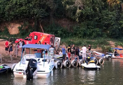 DESGOVERNADO: Colisão entre jet skis deixa garotas em estado grave
