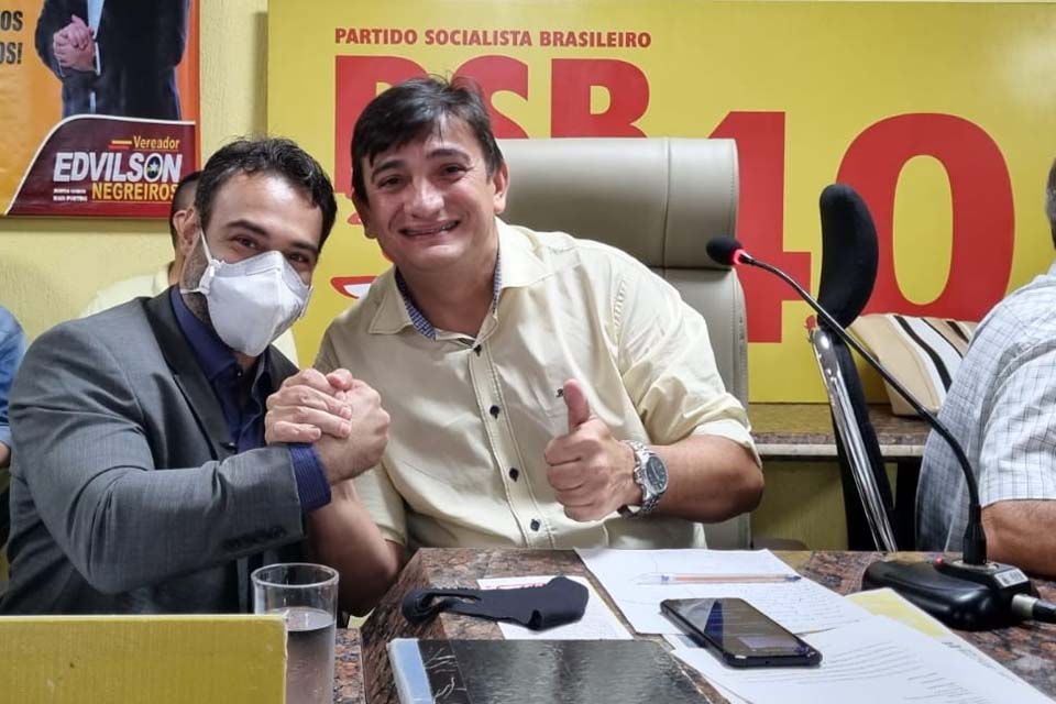 MAURO NAZIF: Vinícius Miguel assina filiação ao PSB e mantém pré-candidatura ao Governo