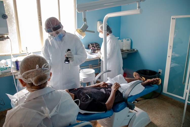 SAÚDE: Moradores da Vila Nova de Teotônio recebem atendimento médico