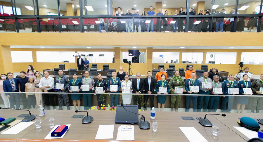HONRARIA: Militares recebem medalhas do Mérito Legislativo em sessão solene da Assembleia