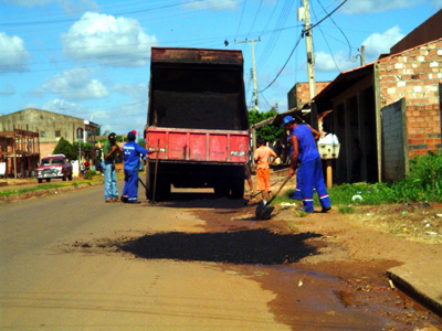 Operação tapa-buracos continua mesmo com chuvas