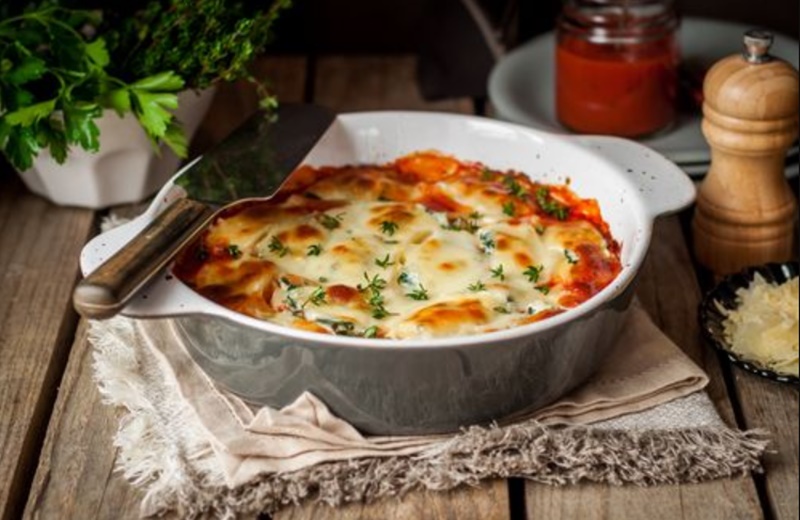 RECEITA: Filé de peixe com batata e molho de tomate