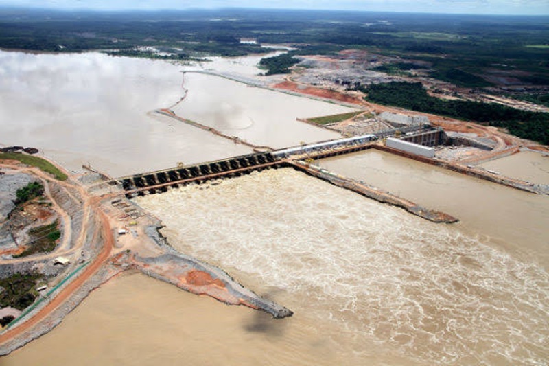 ATUALIZADA: Ladrão de fios é baleado por vigilante dentro da usina de Santo Antônio
