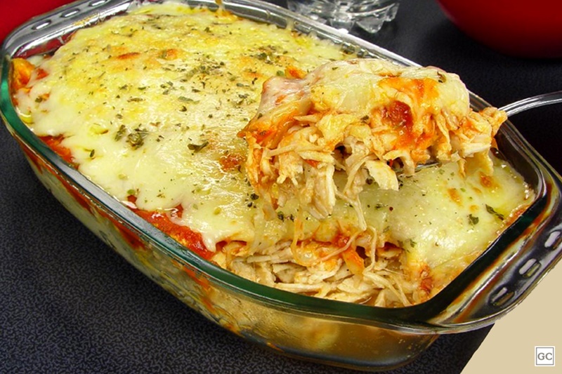 RECEITA: Aprenda a fazer frango desfiado à parmegiana