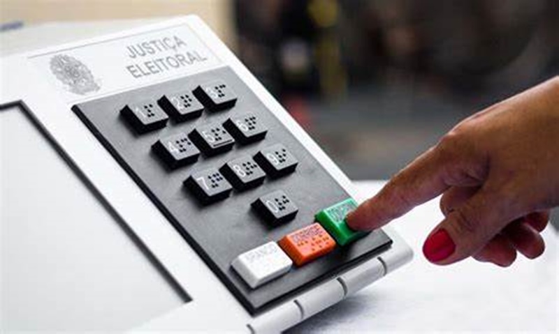 OPINIÃO: Maioria é contra uso do nome de Deus durante campanha eleitoral 