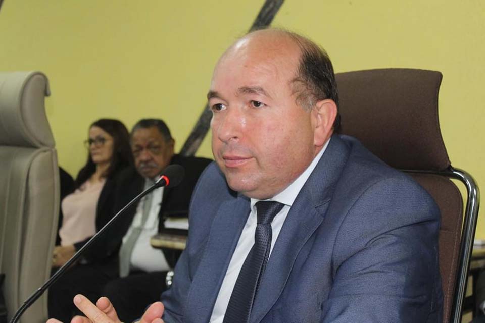 QUALIDADE DE VIDA: Após ação de Edwilson Negreiros canal do bairro Floresta recebe manutenção