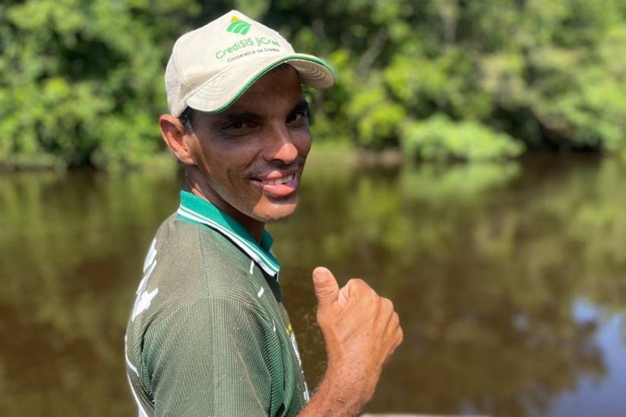 LEALDADE: Cachorro pula no rio ao ver dono morrer afogado durante pescaria