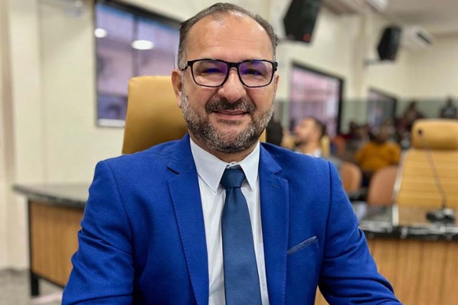 PAULO TICO: Semusb realiza limpeza e retirada de entulhos em campo do Bairro Costa e Silva