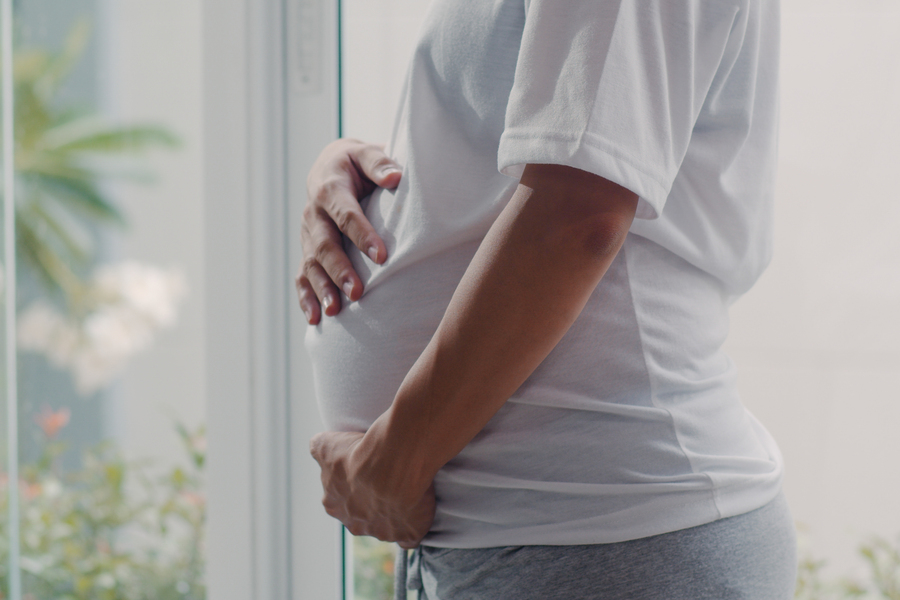 PODE AJUDAR?: Após ser expulsa de casa, jovem grávida pede doações