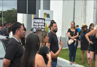 EM PORTO VELHO: Movimento de professores vira palanque político fora de tempo