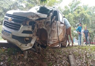 EM JARU: Condutor embriagado tenta ultrapassagem e provoca colisão com carreta