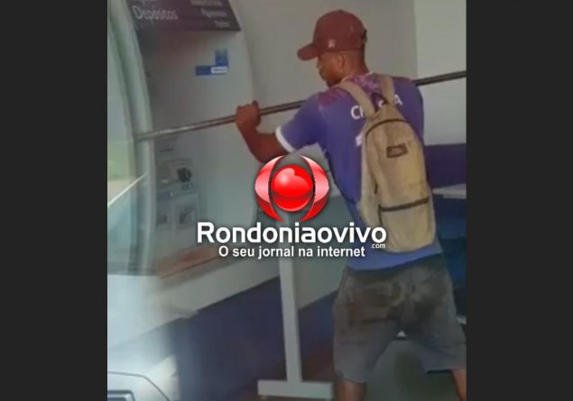 VÍDEO: Homem é flagrado arrombando caixa eletrônico em banco