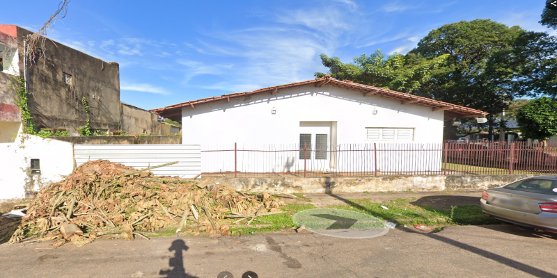 IR E VIR: Falta de manutenção em calçada no bairro Caiari causa acidente e vira alvo de processo