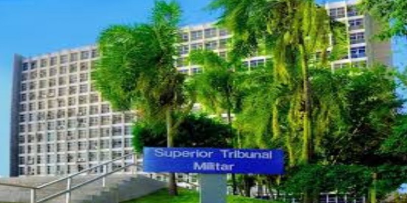 TENTATIVA DE GOLPE: STM analisa pedido de perda de patente de Bolsonaro e outros quatro oficiais