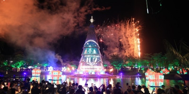 MUITAS VISITAS: Decoração de Natal permanecerá até o dia 11 de janeiro no Parque da Cidade
