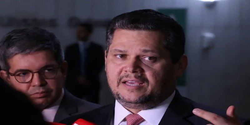 40 HORAS: Alcolumbre envia PEC do fim da escala 6x1 para CCJ do Senado